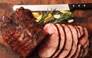 Đùi Cừu Úc Không Xương – Tinh Hoa Lễ Hội Trên Đĩa Ăn Hiện Đại