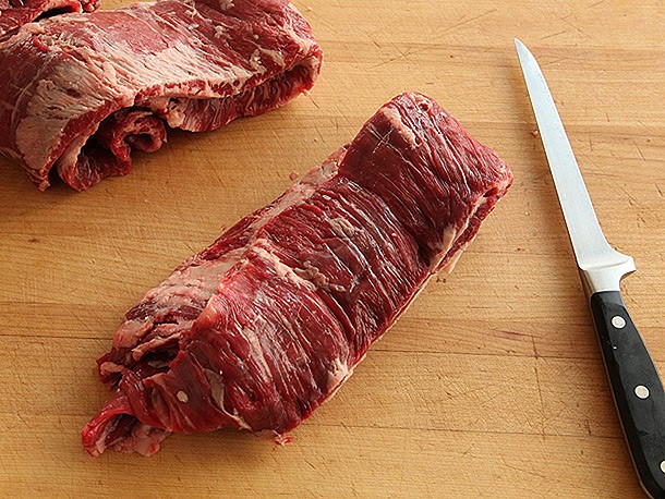 Thăn bò và thăn lưng bò thượng hạng, mềm mọng, béo ngậy. Lựa chọn hoàn hảo cho món beefsteak, nướng tảng tại gia.