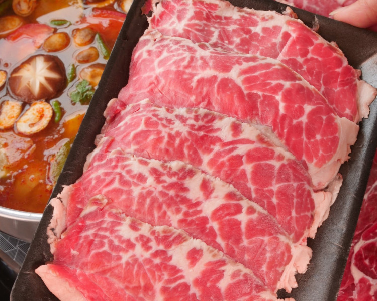 Gầu bò giòn nhúng lẩu và gù bò nướng tảng, thịt bò tươi ngon, béo ngậy, chuẩn vị nhà hàng tại gia.